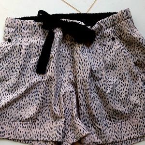 lululemon leopard print Hotty Hot shorts